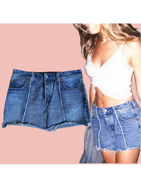 Levi’s Icon Denim Mini Skirt W31 Y2K Distressed Raw Hem Low Rise